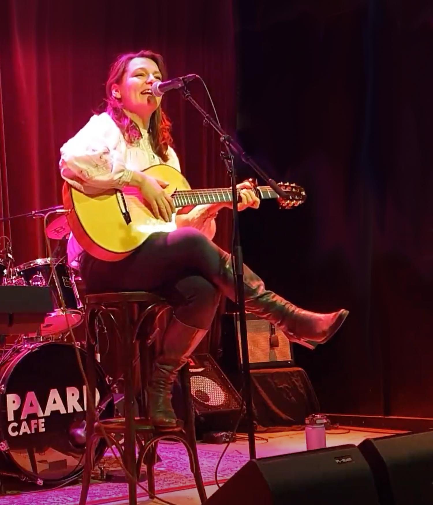 Odeta performing live